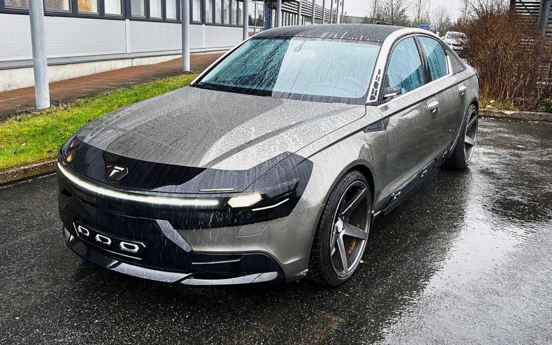 Ivalo-TV-sarjassa ajetaan Muodonmuutoksen toteuttamalla kuvitteellisella Pharada VX06 -sähköautolla