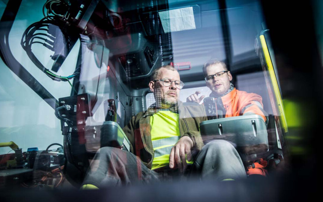 Erään muotoiluprojektin anatomia, osa 2:  Sandvik Ranger DXi -pintaporauslaitteen ohjaamo ja hallintalaitteet